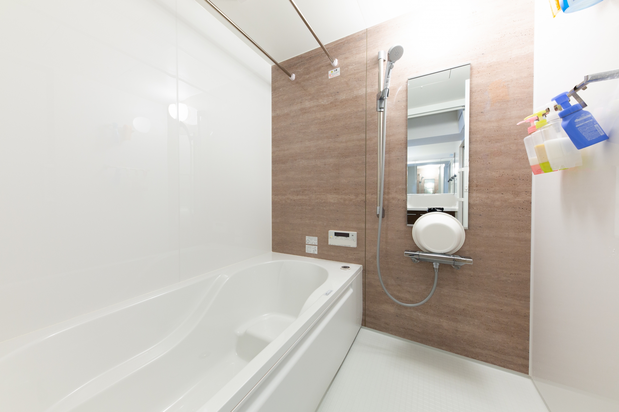 After
浴室はノーリツ製の最先端モデルで、浴槽を自動洗浄してくれます。